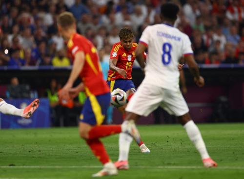 Momen Lamine Yamal bobol gawang Prancis di semifinal Euro 2024. (Foto: REUTERS)